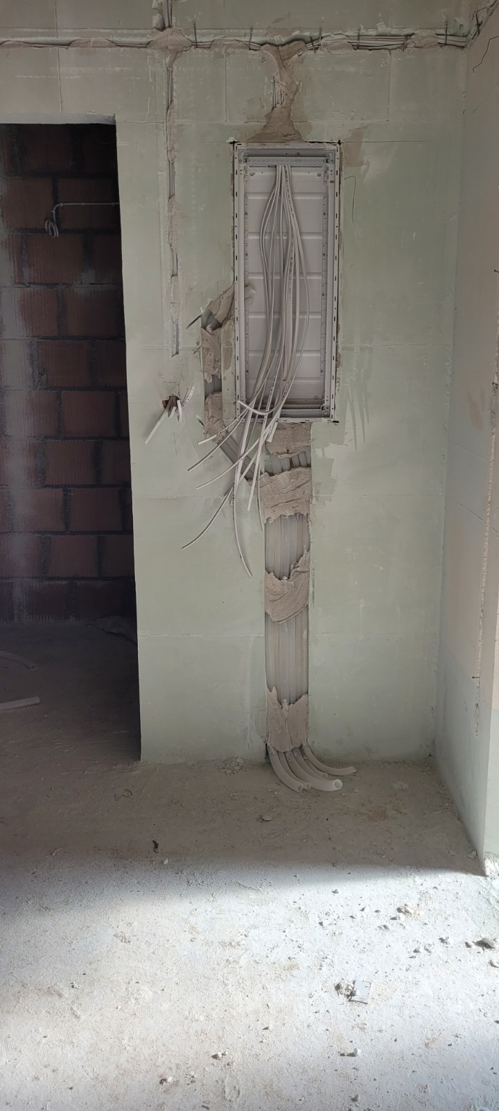 Lutowanie i doprowadzenie kabli